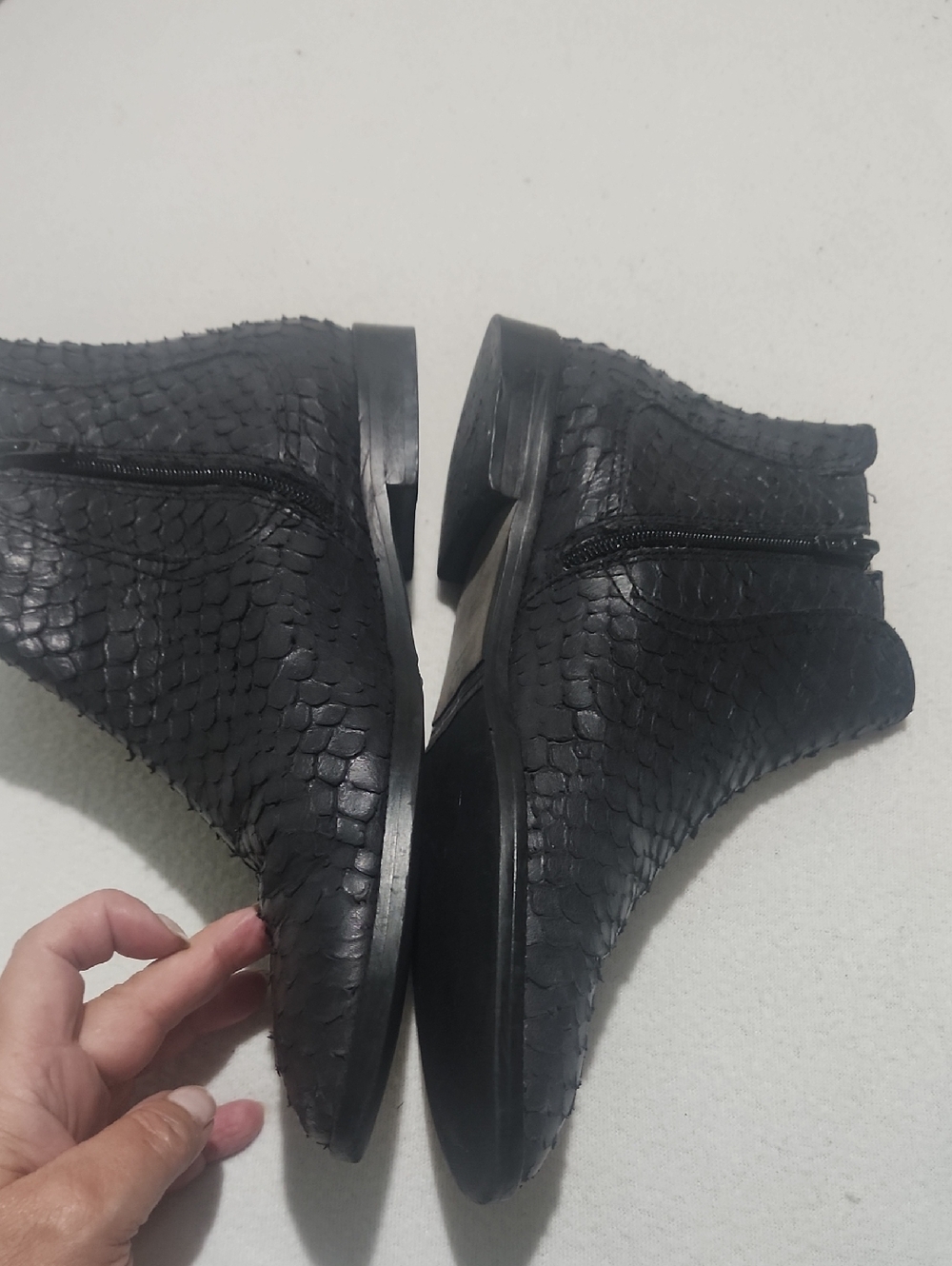 Black Textured Chelsea Boots Authentic python Leather . - Picture 5 of 9